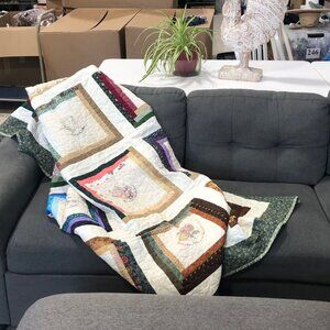 Handcrafted Quilt Flower of the Month Embroidery Patchwork Design Meander 70x55